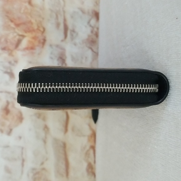 New Gucci Guccy Script Zip-Around Wallet - Picture 3 of 16